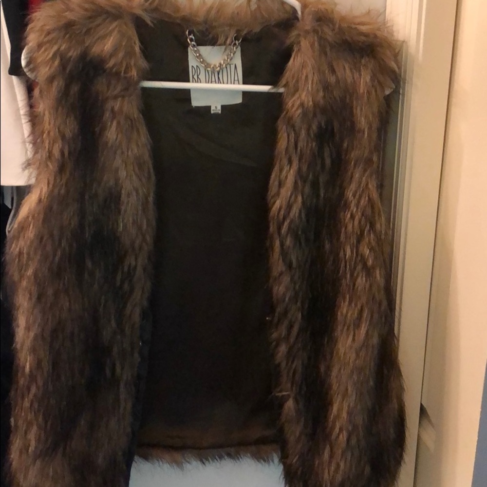 B.B. Dakota vest